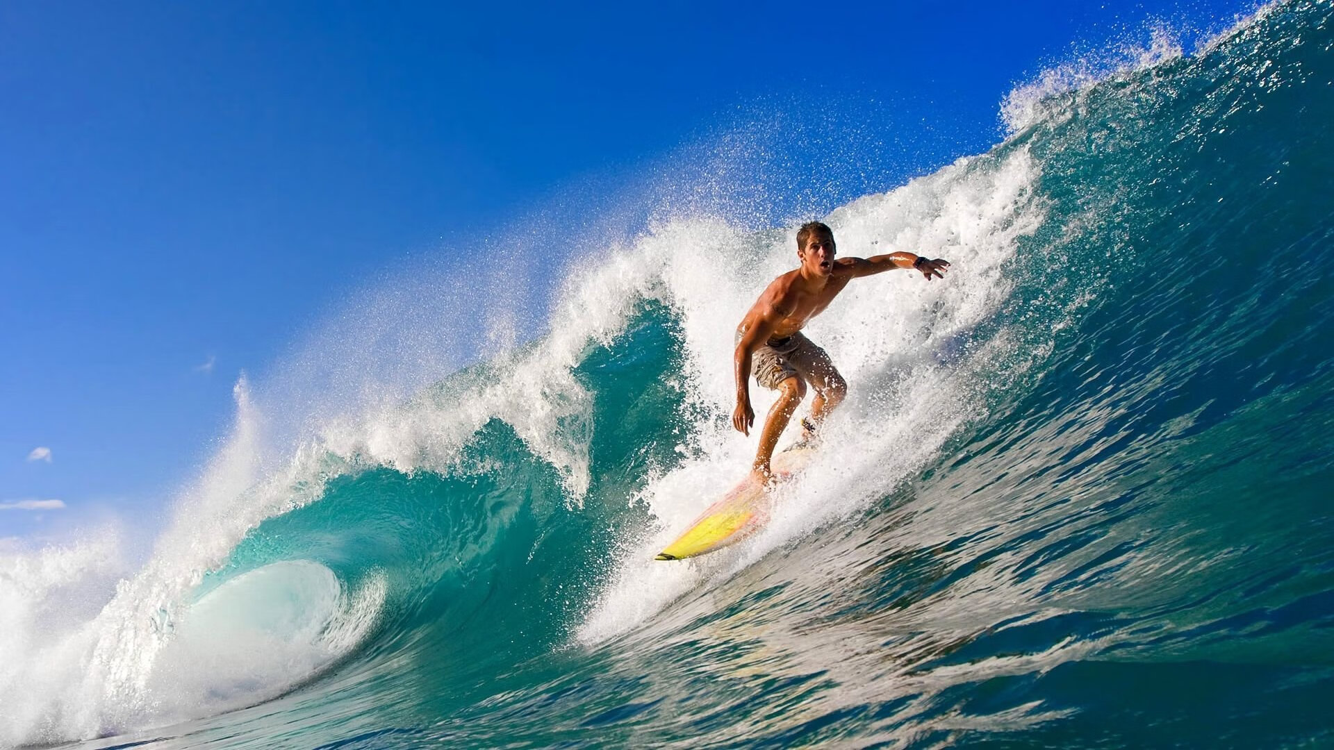 球队是否围绕场地空间变化设定多套推进策略，分析球队状态从哪里入手