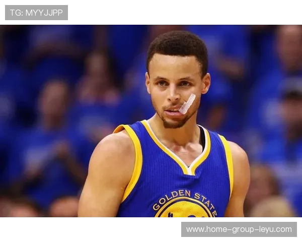 库里无球接应得分，金州勇士配合成型